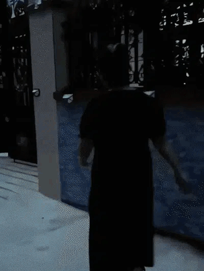 aiwdz-3r3h8.gif
