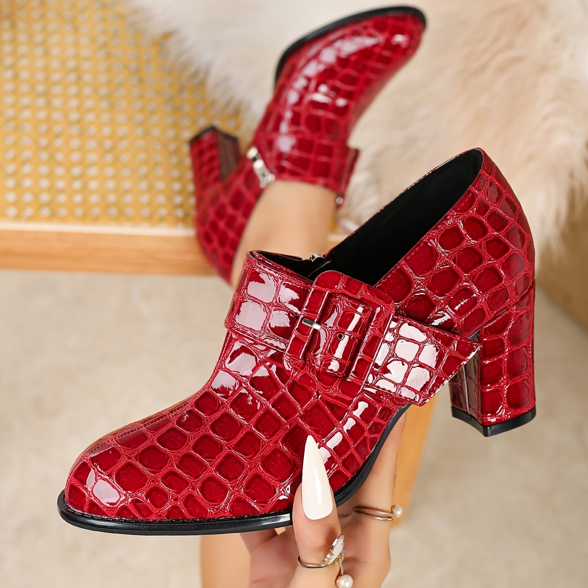 Women's Snake Patterned Pumps