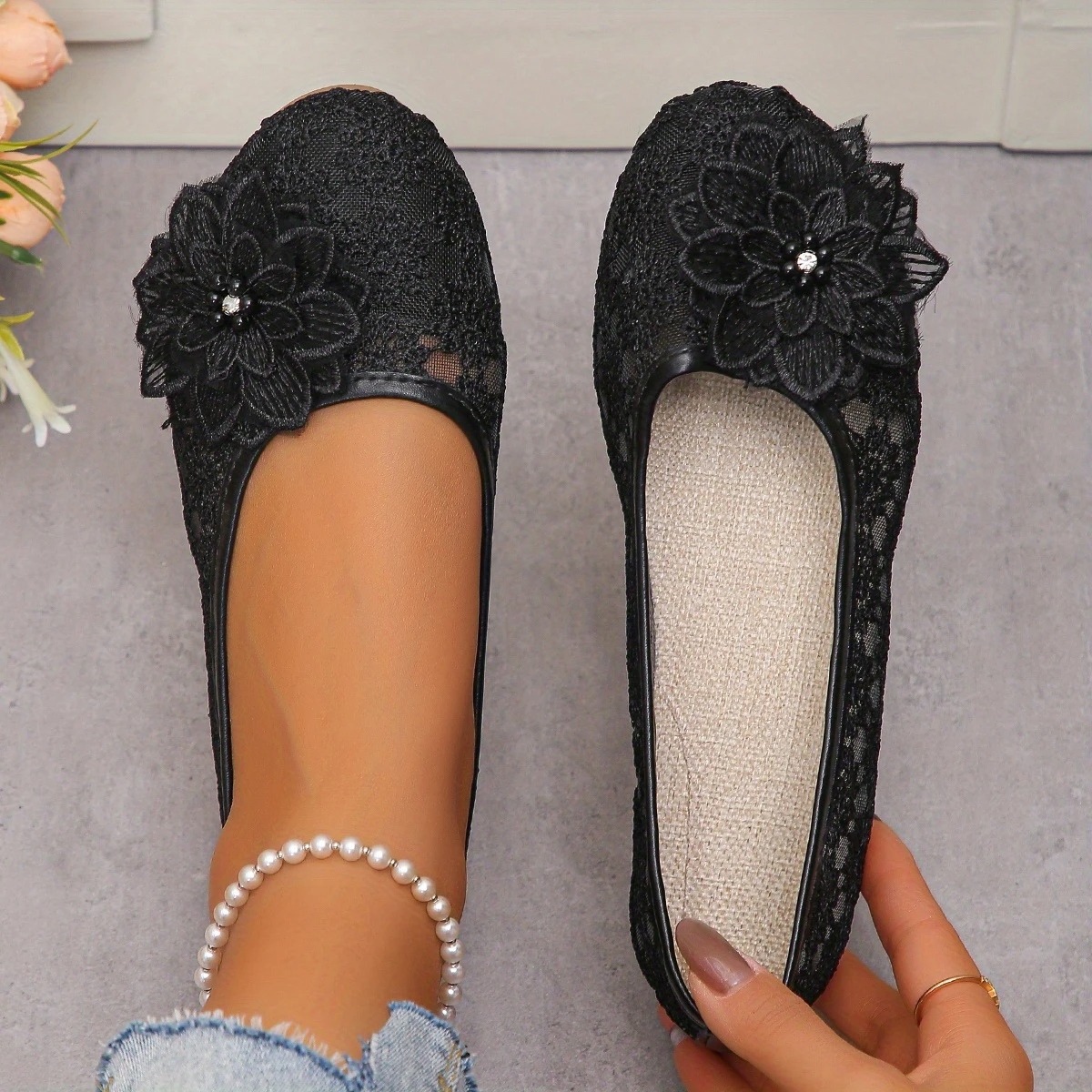 Women's Embroidered Hollow-Out Flats
