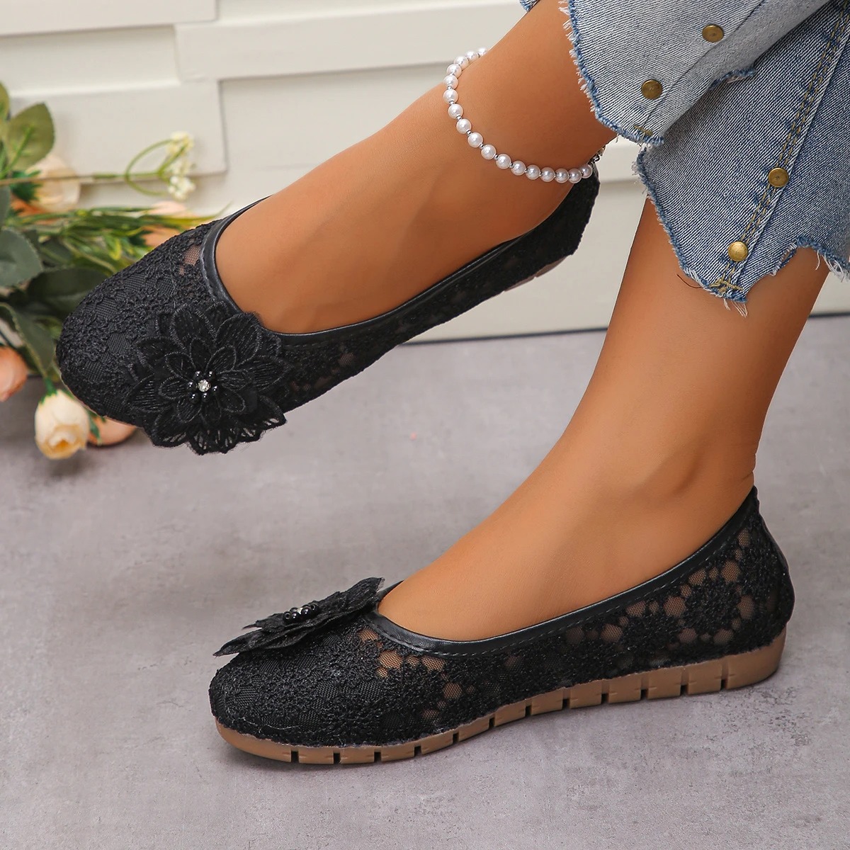 Women's Embroidered Hollow-Out Flats