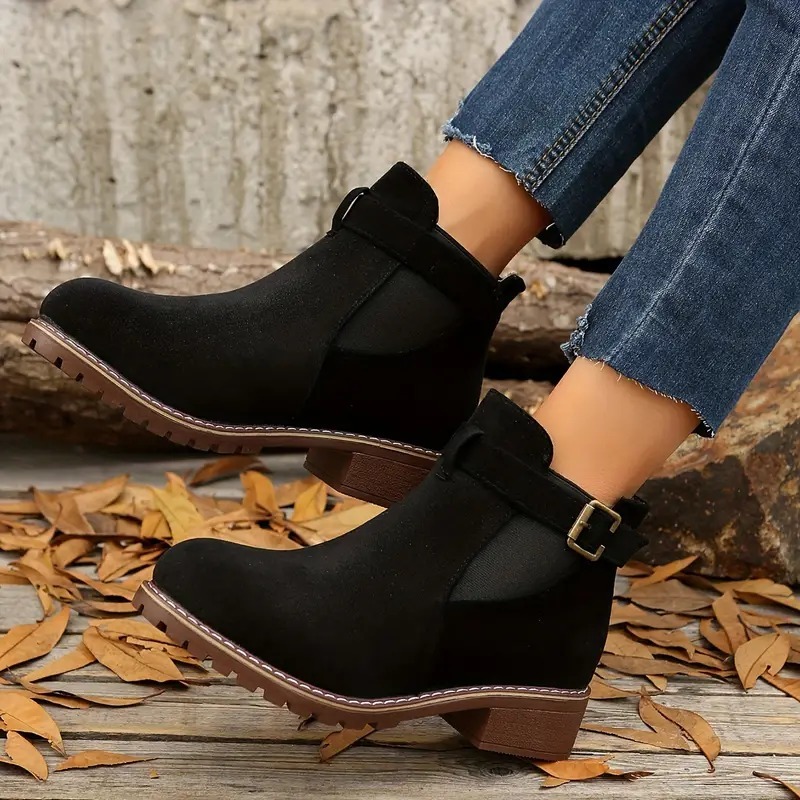 Women's Retro Flat Buckle Ankle Boots