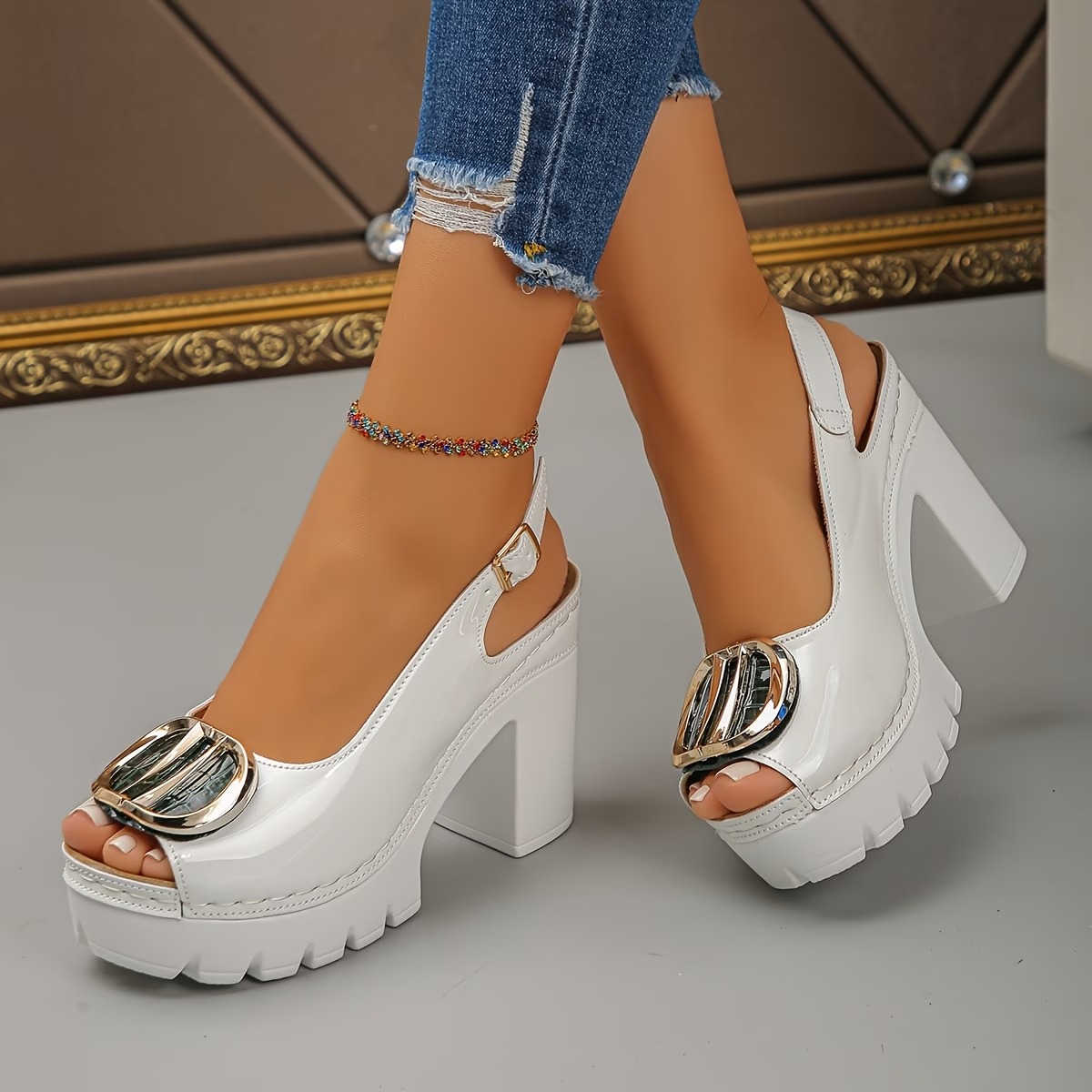 Women's Vintage Metal Buckle Pumps