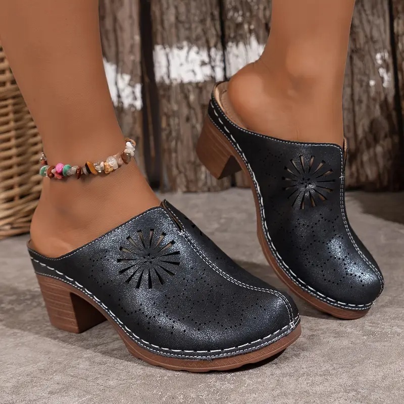 Trendy Womens Floral Clogs