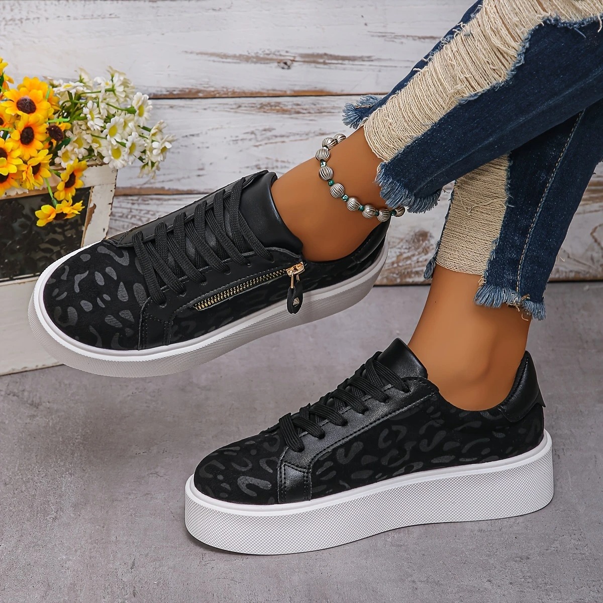 Stylish Leopard Print Lace-Up Sneakers