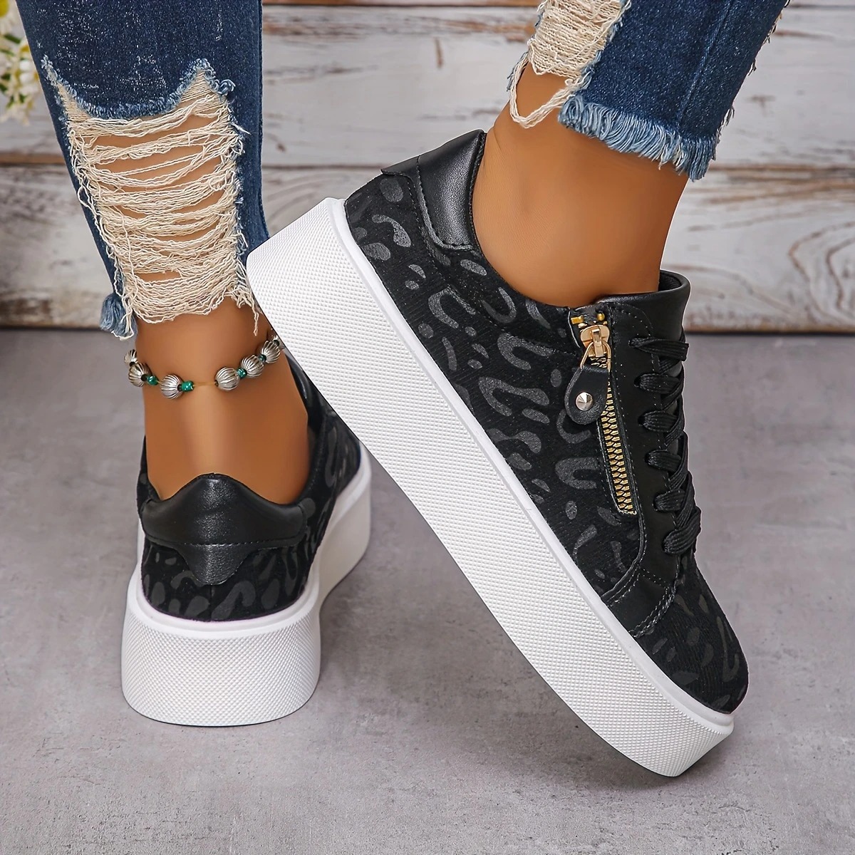 Stylish Leopard Print Lace-Up Sneakers
