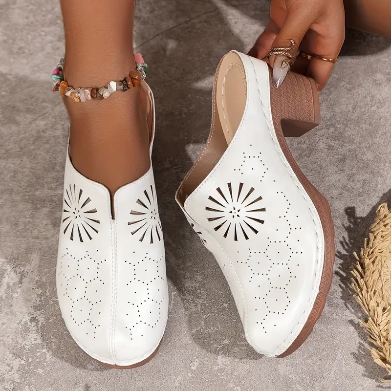 Trendy Womens Floral Clogs