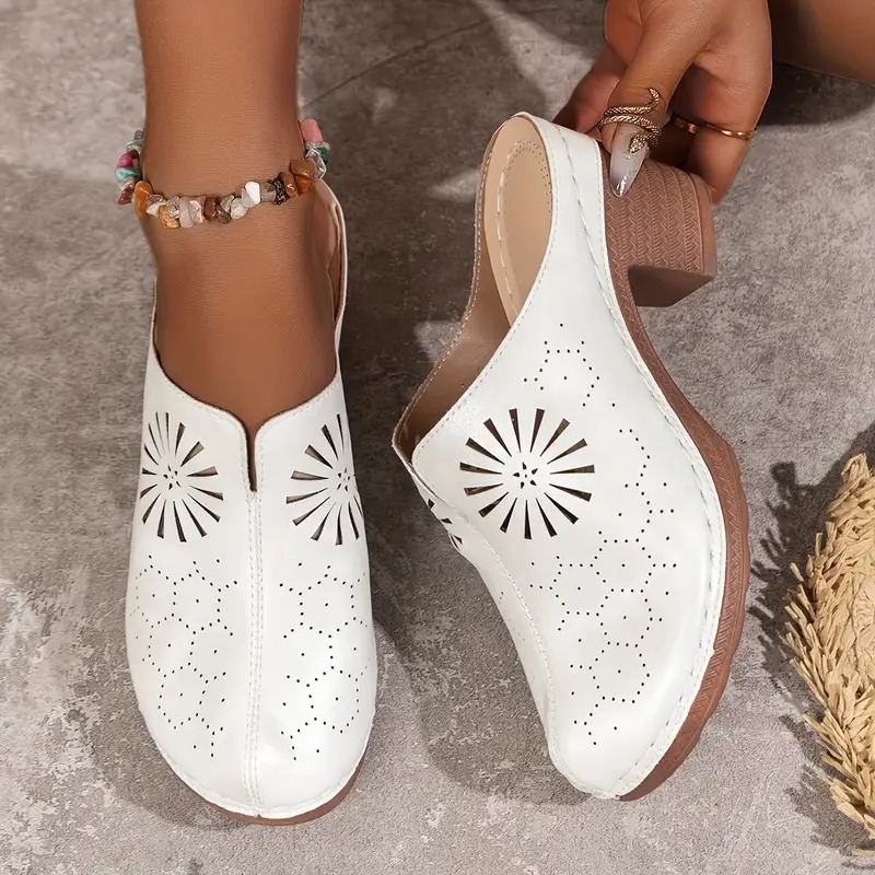 Trendy Womens Floral Clogs