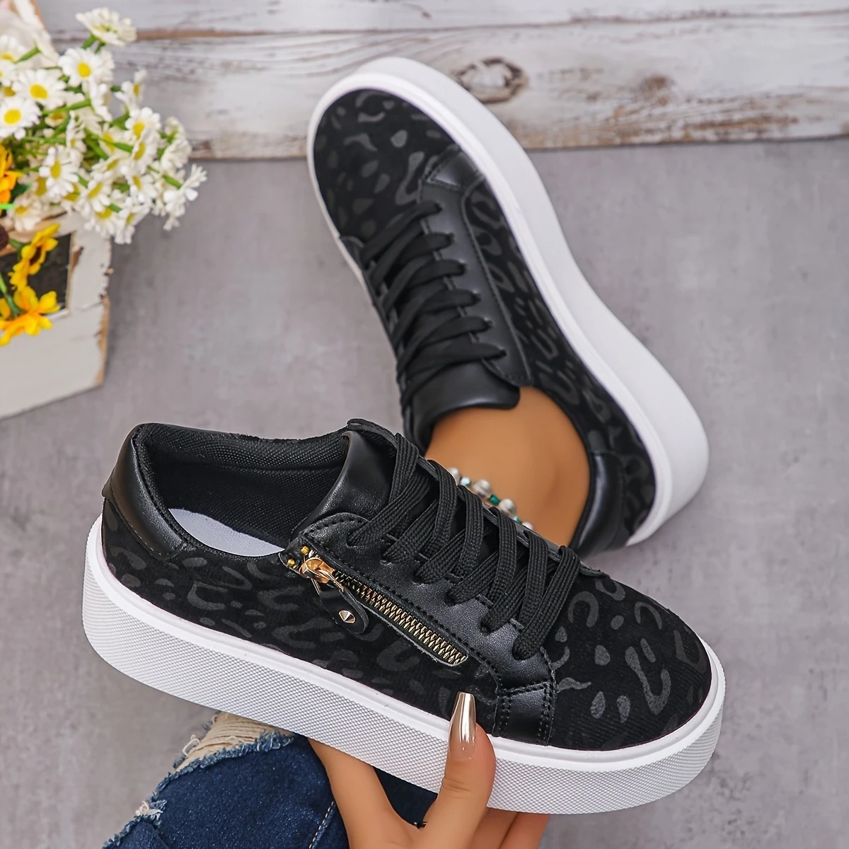 Stylish Leopard Print Lace-Up Sneakers