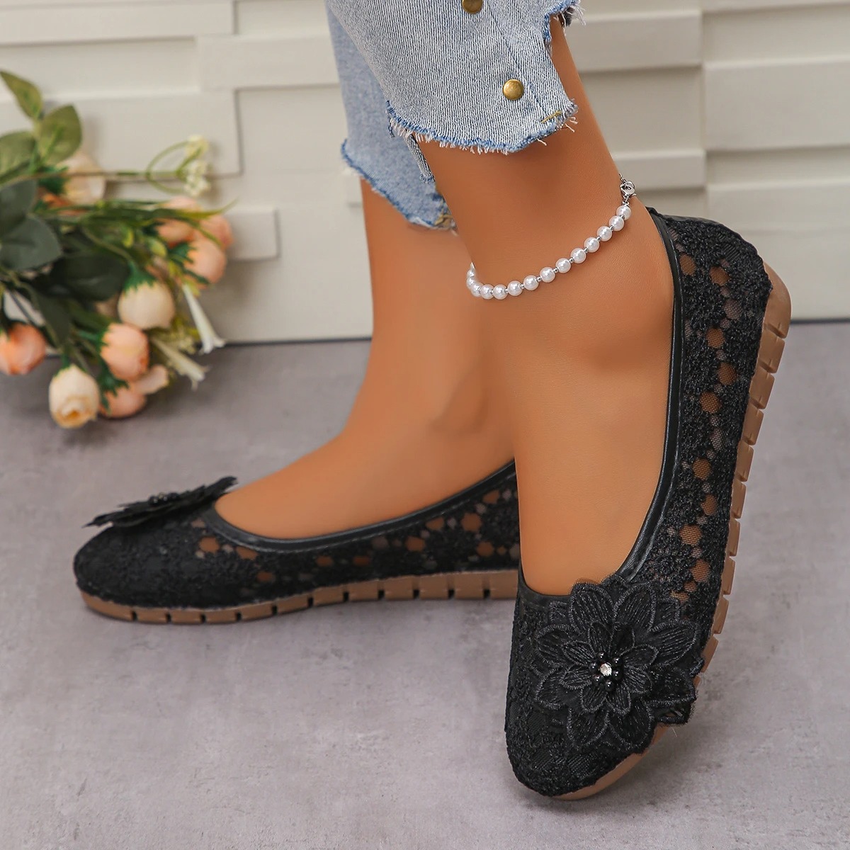Women's Embroidered Hollow-Out Flats