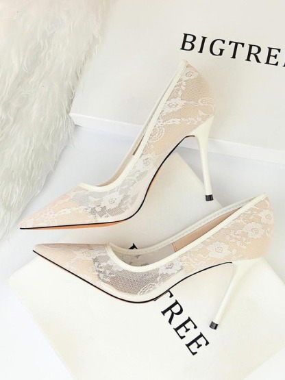 Women's Mesh Hollow Contrast Lace Pumps