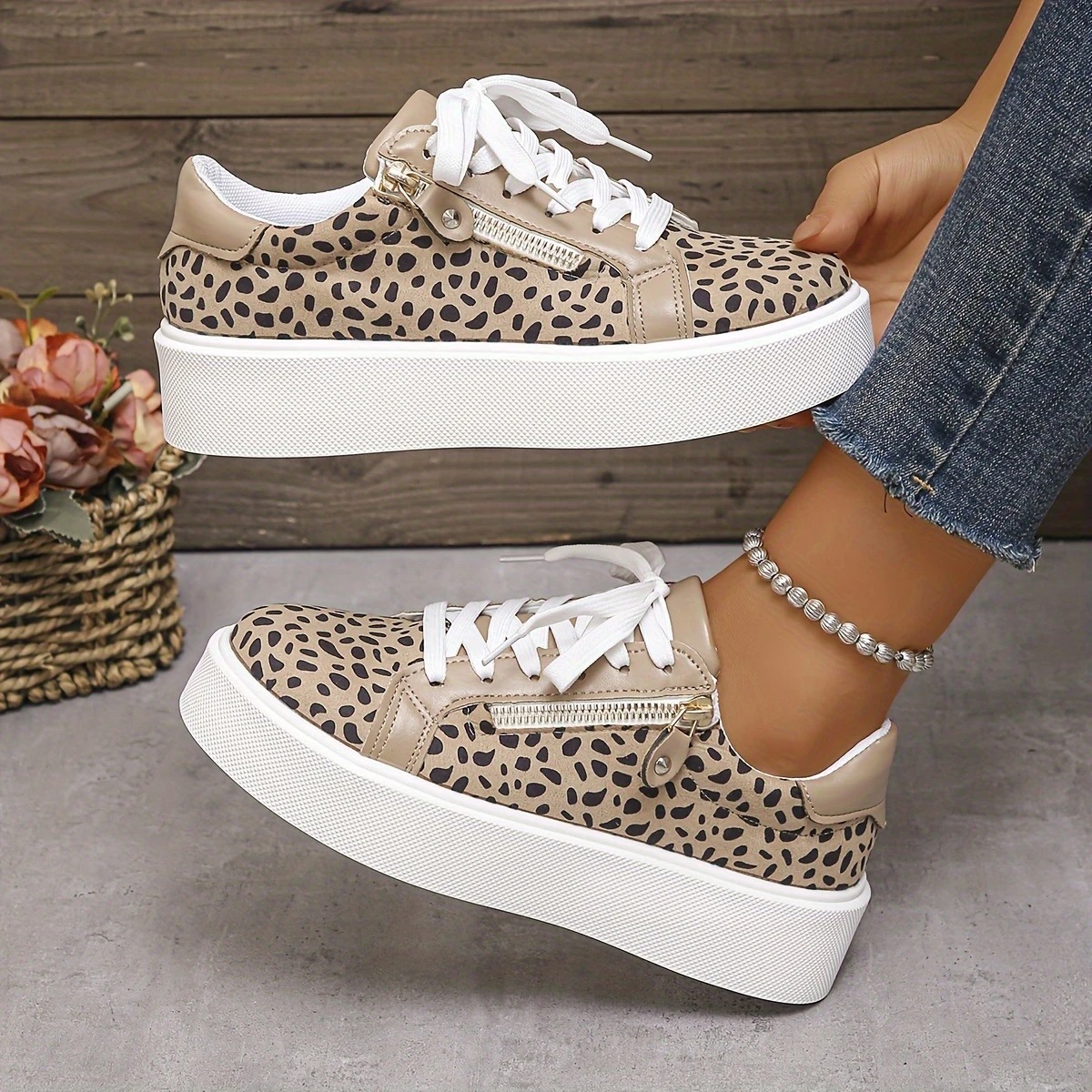 Stylish Leopard Print Lace-Up Sneakers