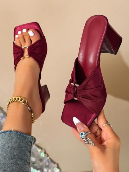 Round Ring Square Toe Crinkle Sandals