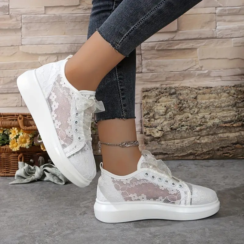Women's Breathable Floral Lace-Up Sneakers