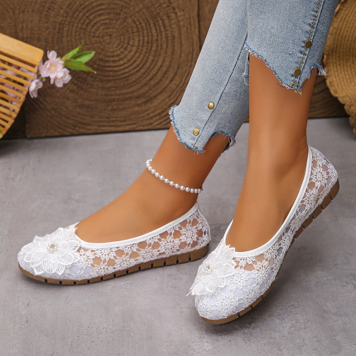 Women's Embroidered Hollow-Out Flats