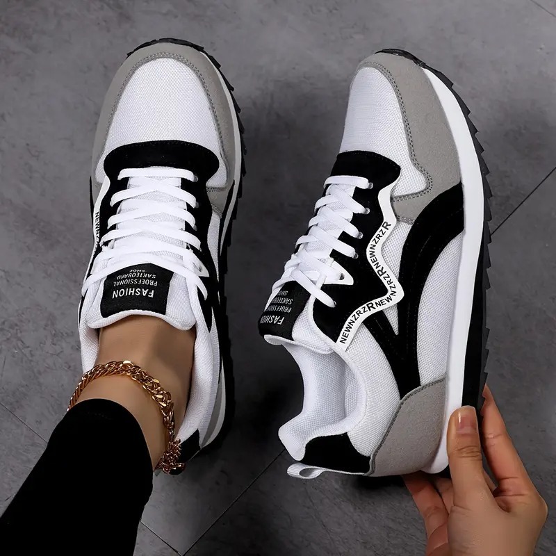 Women's Retro Low-Top Lace-Up Sneakers
