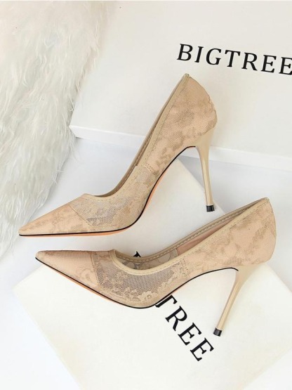 Women's Mesh Hollow Contrast Lace Pumps