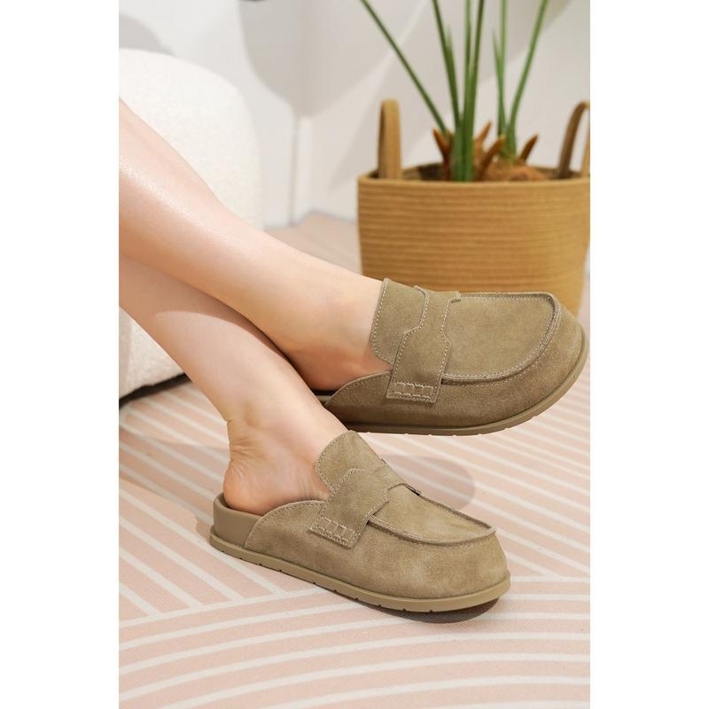 Women's Lightweight Suede Clogs