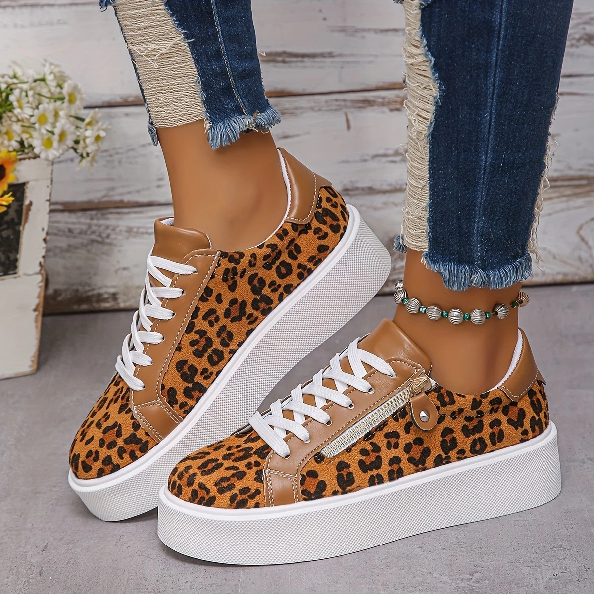 Stylish Leopard Print Lace-Up Sneakers