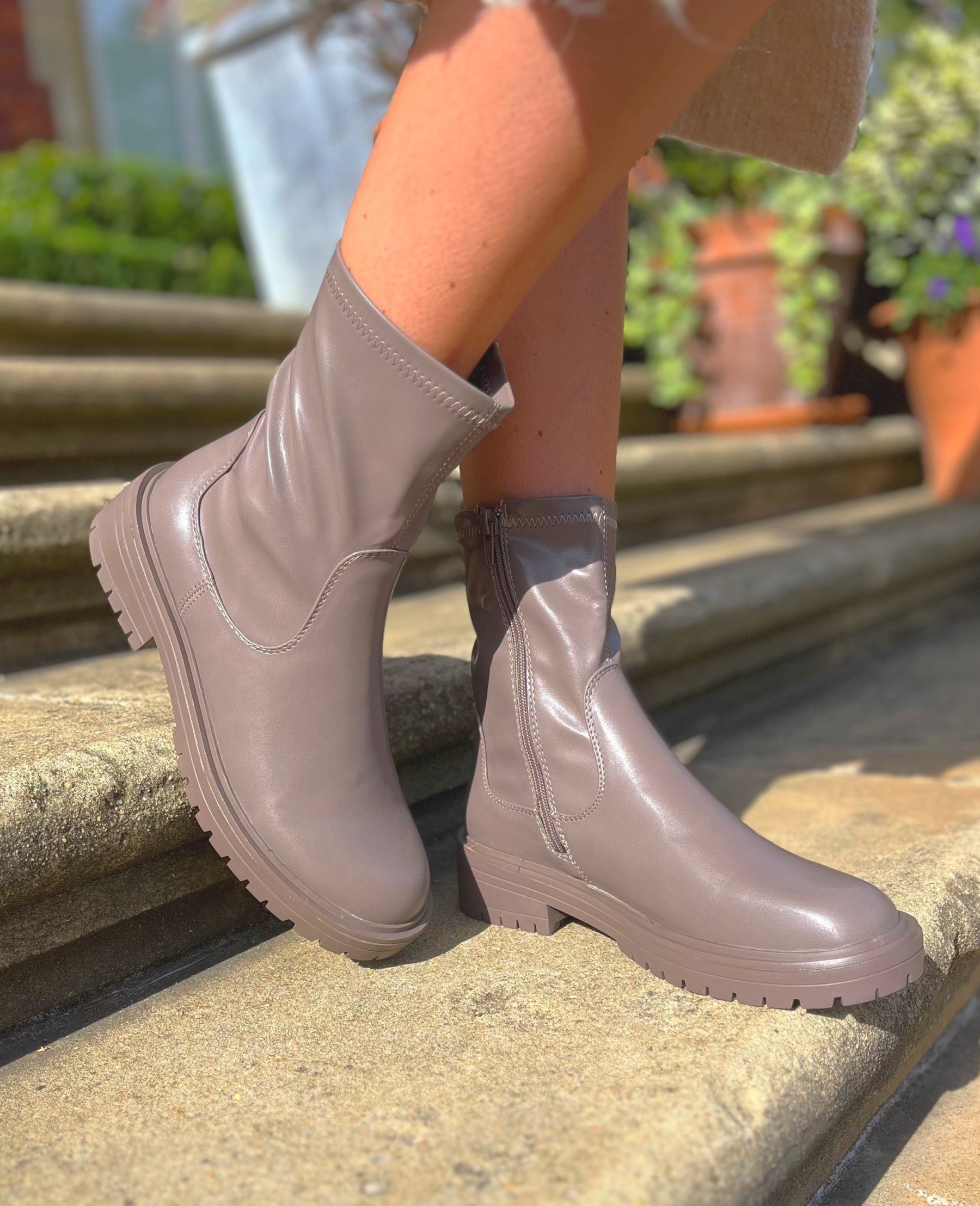 Women's Chunky Pull On Biker Boot