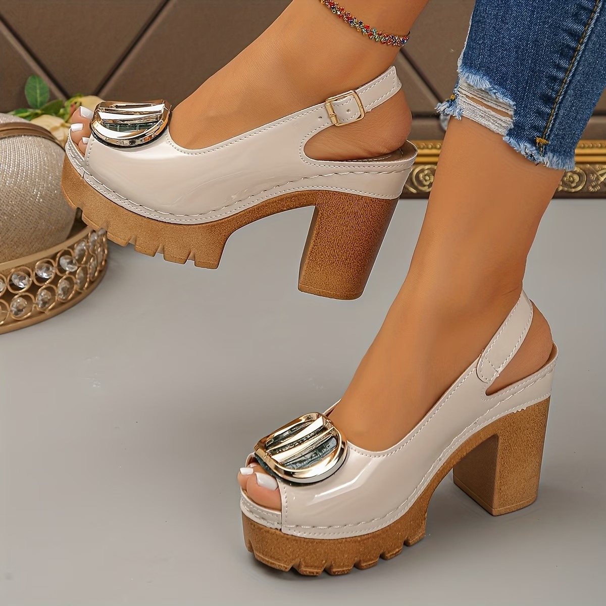 Women's Vintage Metal Buckle Pumps