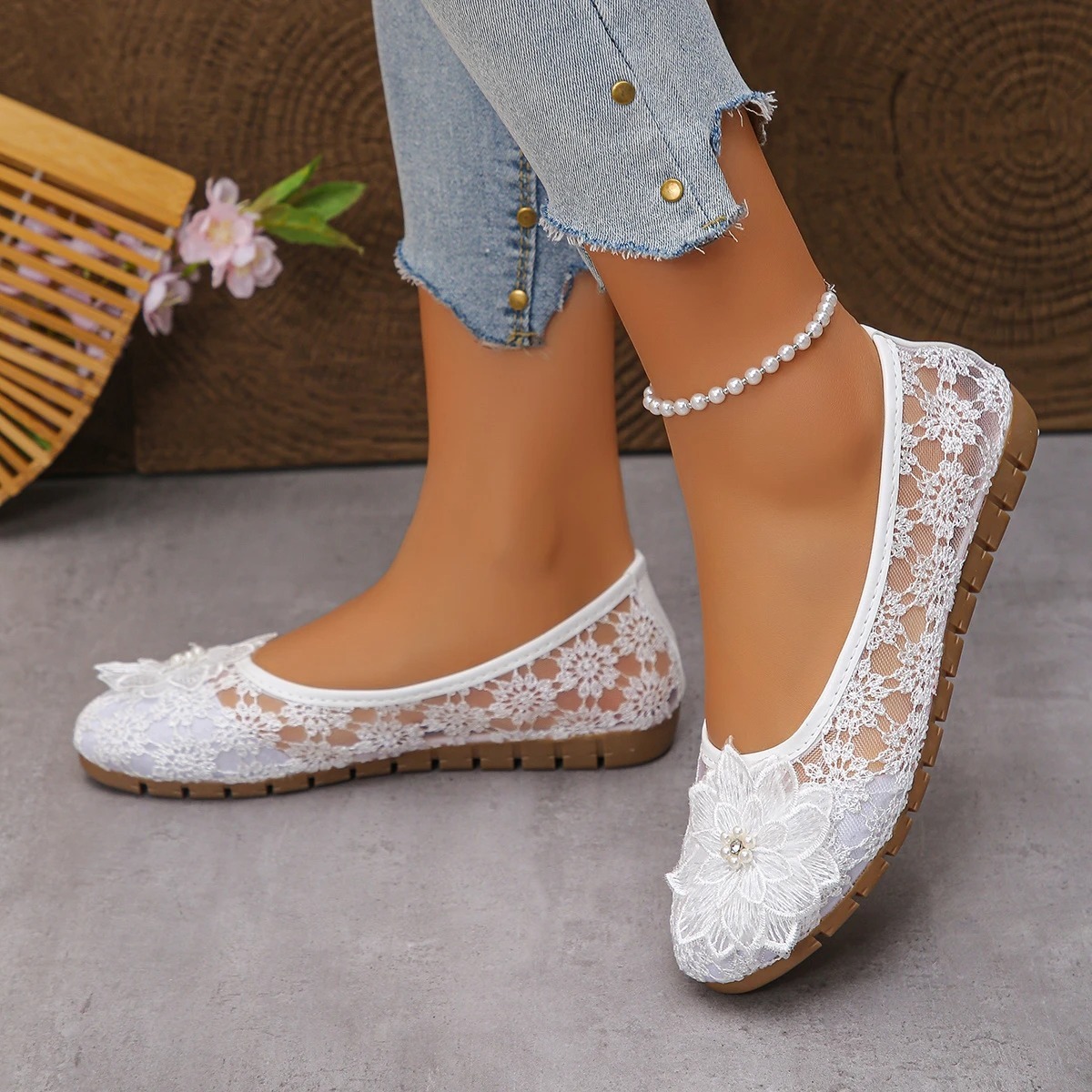 Women's Embroidered Hollow-Out Flats