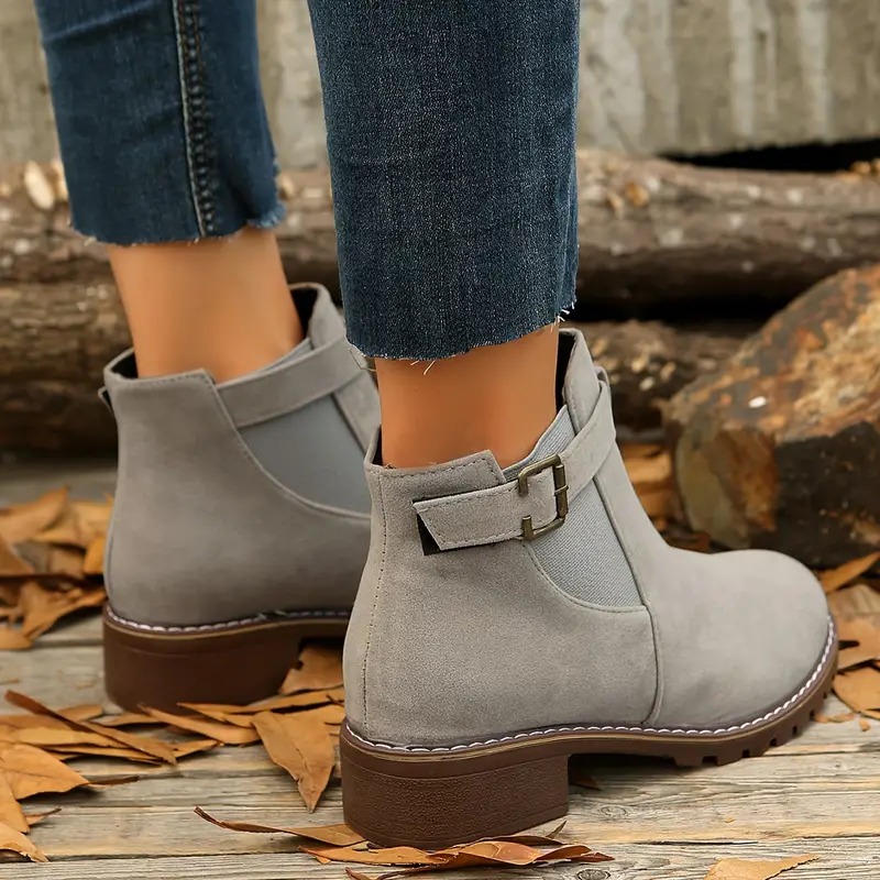 Women's Retro Flat Buckle Ankle Boots
