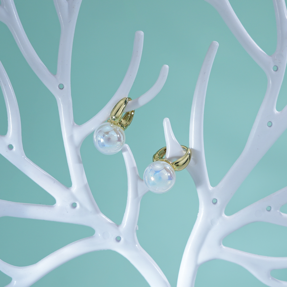 Pearl earrings with ring