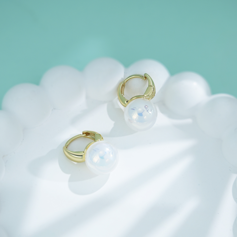 Pearl earrings with ring
