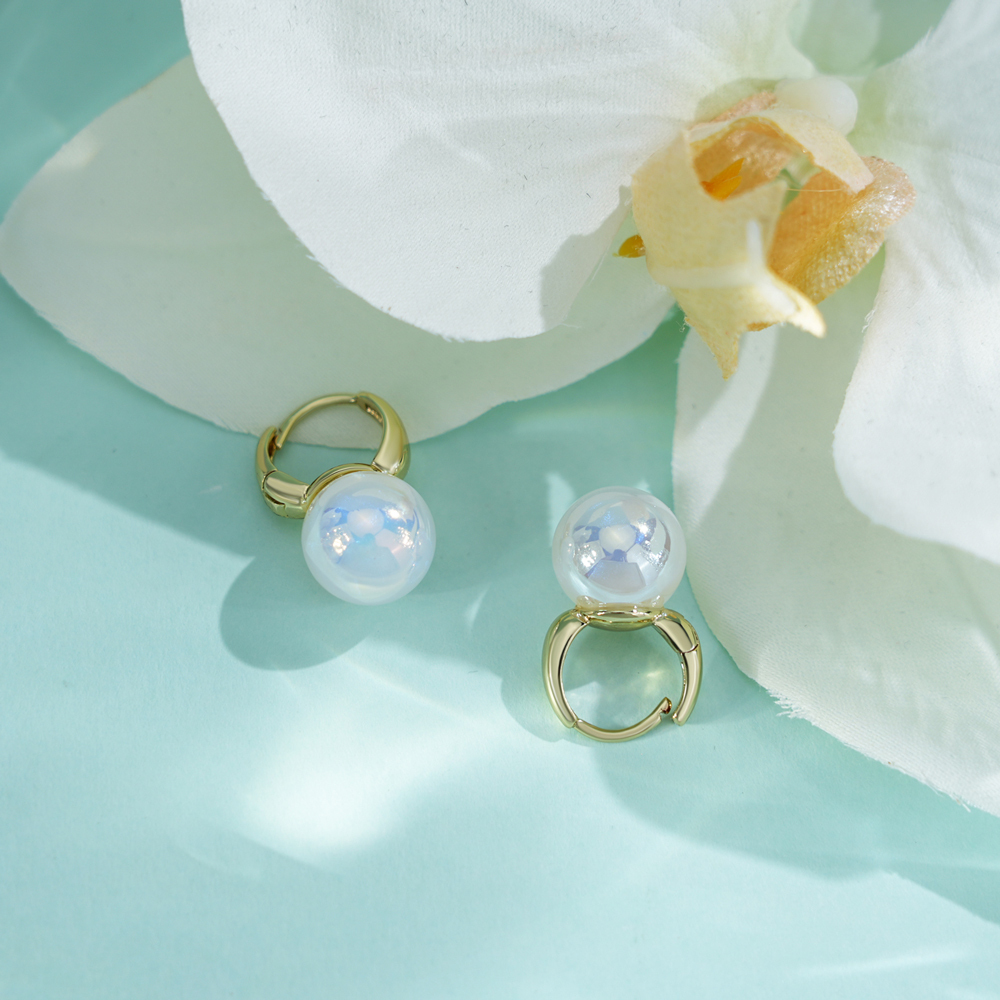 Pearl earrings with ring