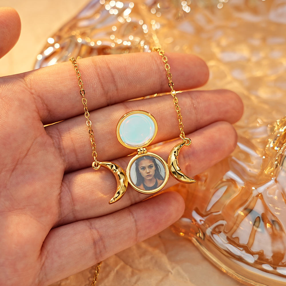 🌙 Triple Moon Goddess Moonstone Necklace