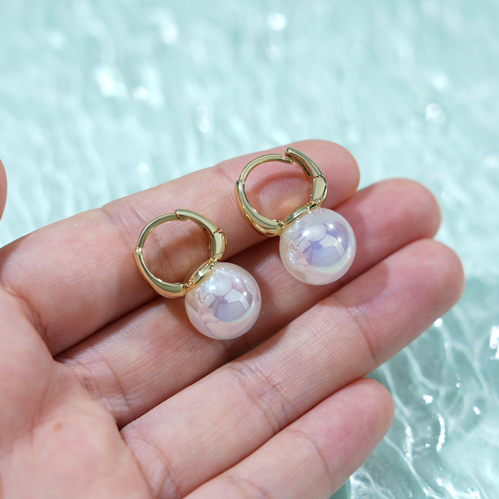 Pearl earrings with ring