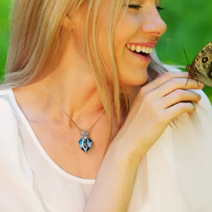 Personalized Butterfly Pendant Zircon Necklace Adorned with Heart Crystal Engraved Name Gift for Woman
