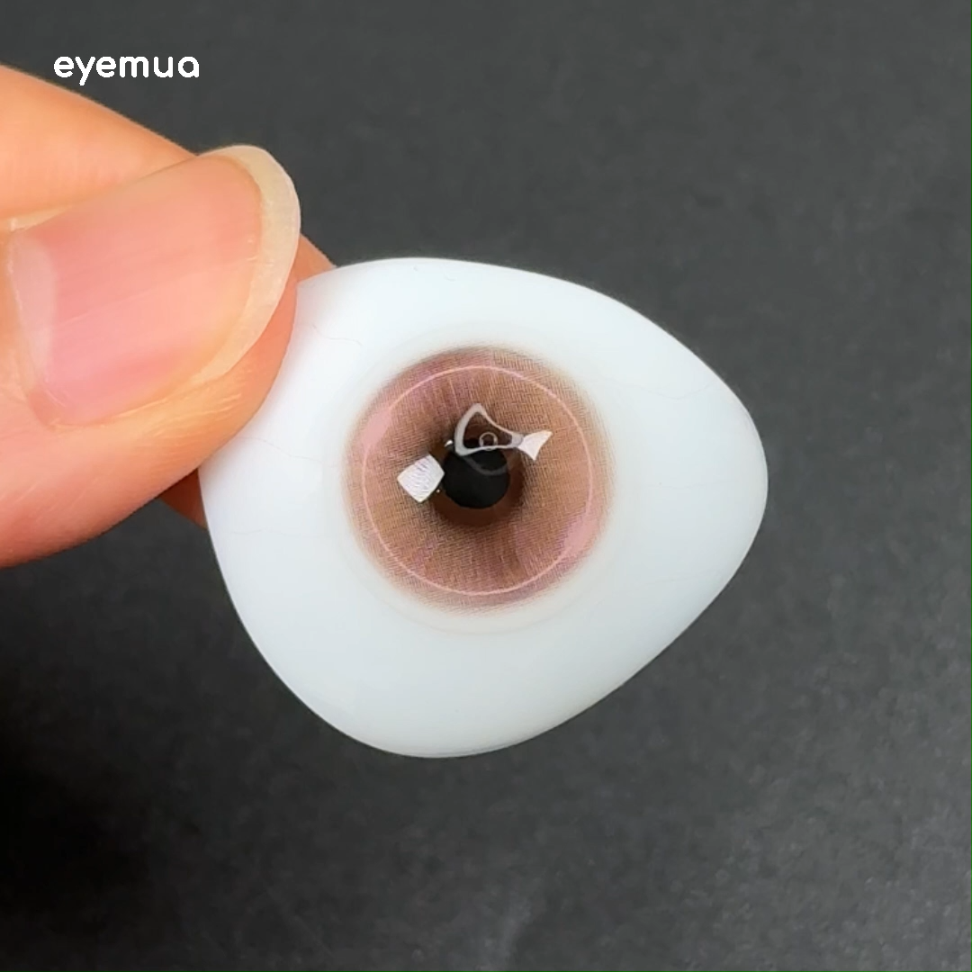 Eyemua Willowen Brown