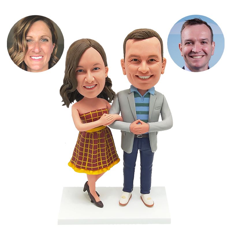 custom made bobblehead couple arm in arm