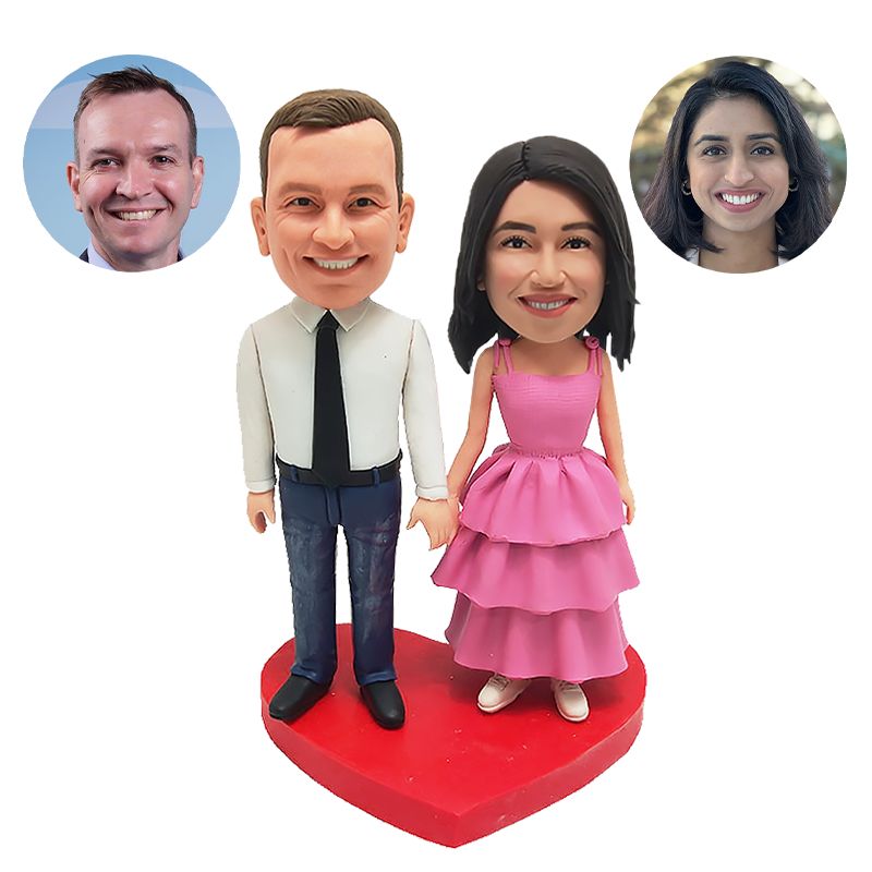 personalised bobble head couple hand in hand