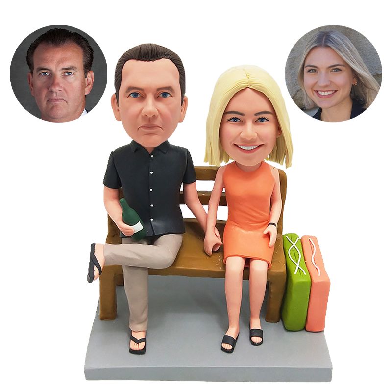 custom bobble head couple with beer