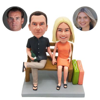 custom bobble head couple with beer