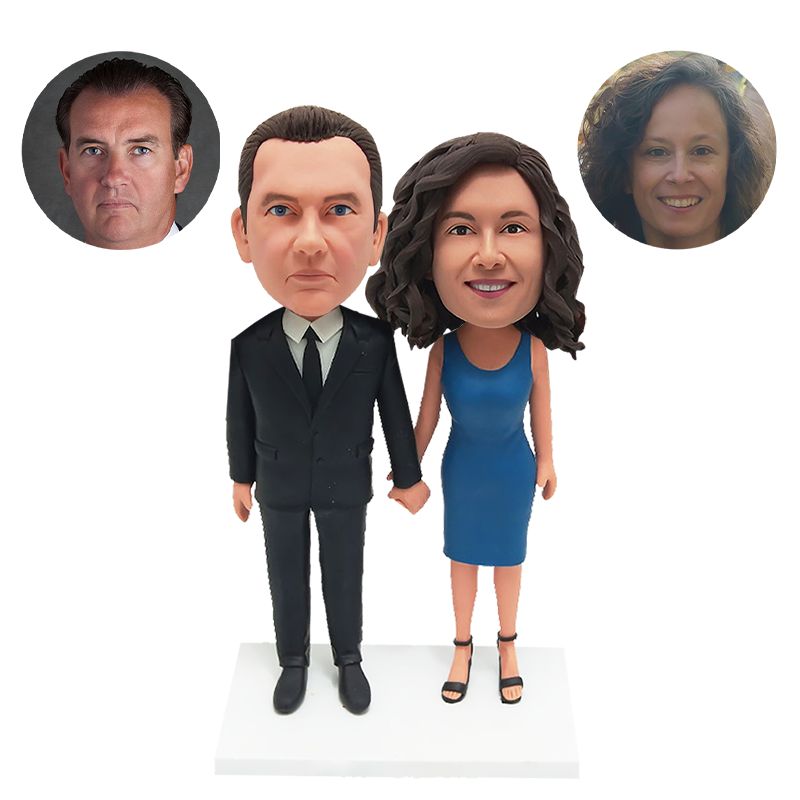 custom bobblehead figure couple holding hands