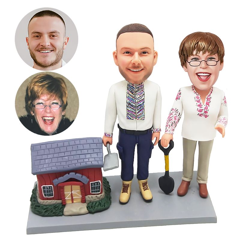 custom bobblehead figurine homebuilding couple