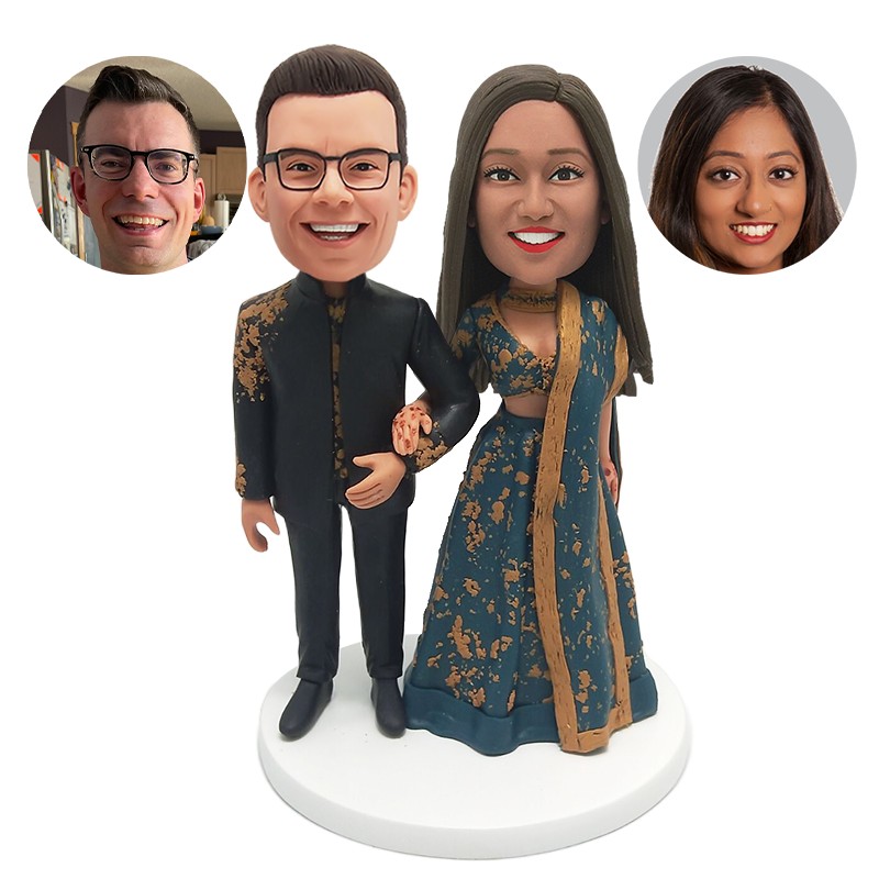 custom bobblehead couple walking arm in arm