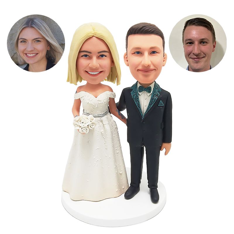 personalized bobblehead wedding couple holding flowers together