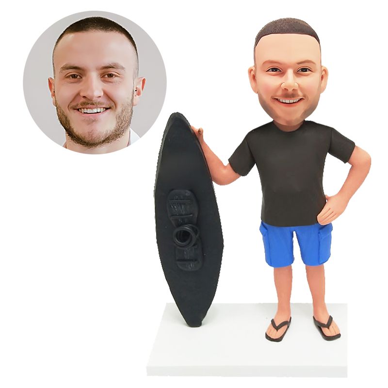 personalised bobble head man holding a skateboard