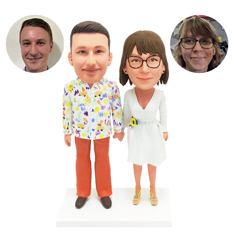 custom made bobblehead couple hand in hand