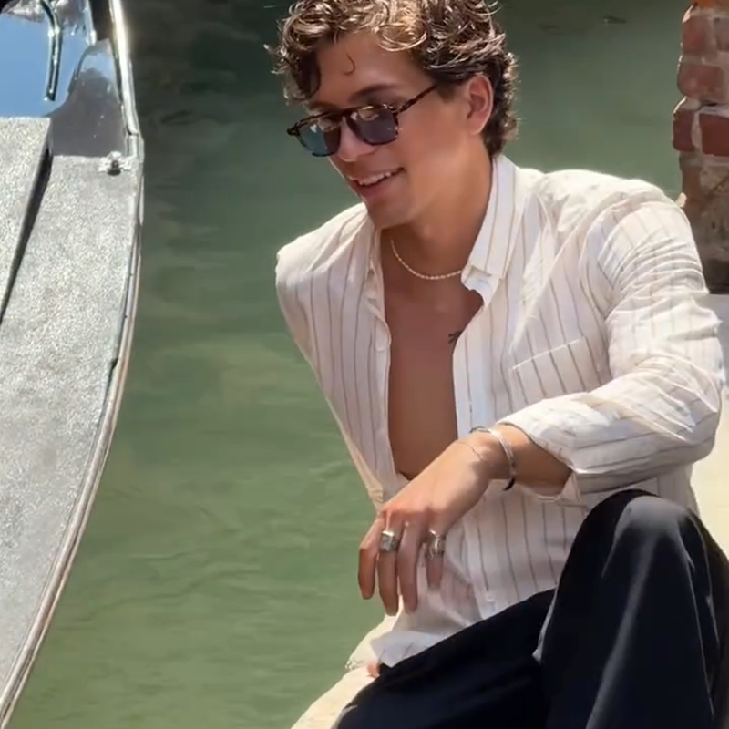 Men's Classic Vertical Striped Long Sleeve Shirt, Versatile and Casual for Layering Wear