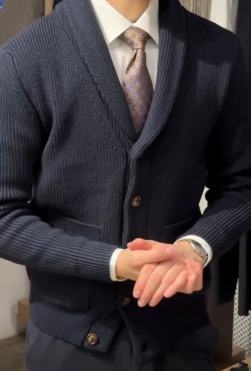 Men's V-Neck Cardigan Sweater – British Retro Slim Fit Business Knitwear for Fall & Winter, Stylish & Elegant Casual Knit Jacket