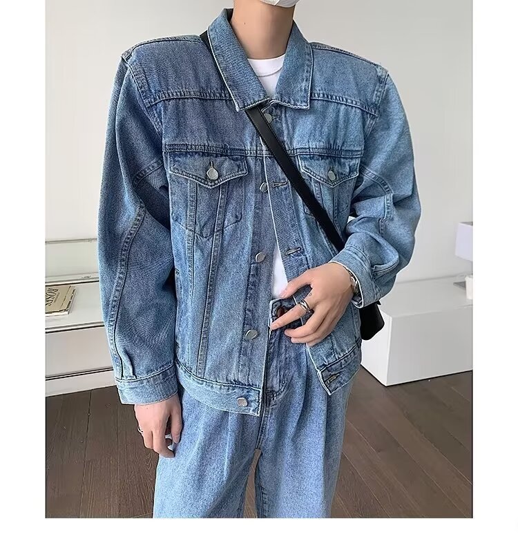Men’s Light Blue Short Denim Jacket – Classic Straight Shoulder Fit, Washed Vintage Style for Fall Streetwear Look