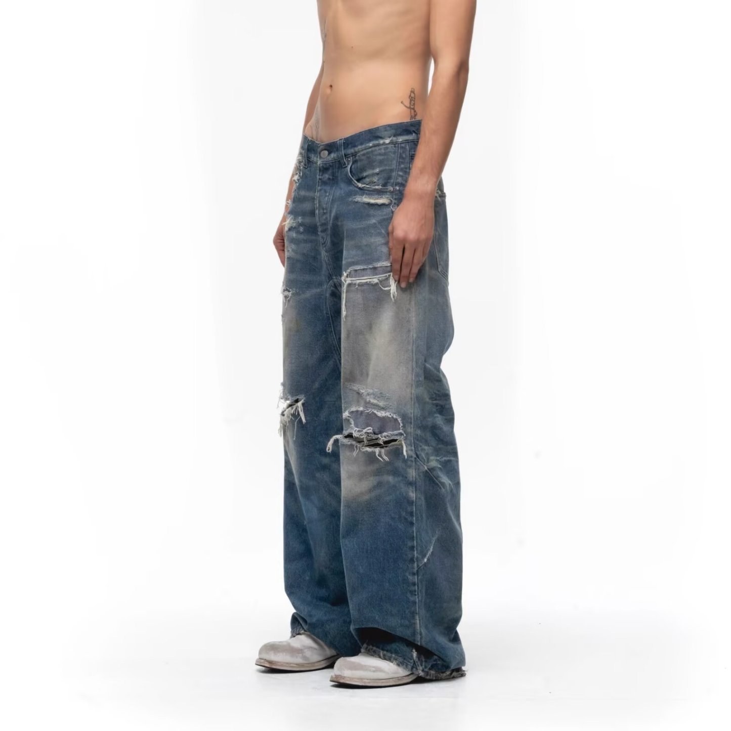 Men’s Vintage American Style Loose Fit Jeans – Distressed Ripped Denim Trousers with Relaxed Draping Silhouette