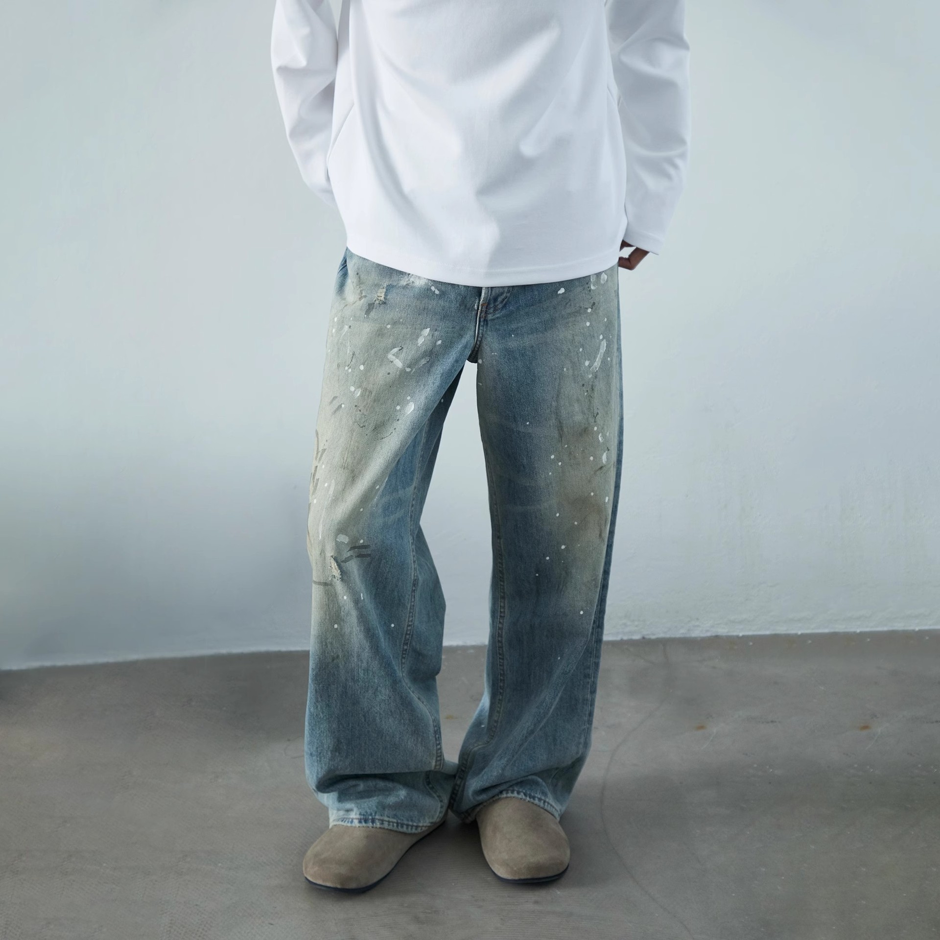 Unisex Vintage American High Street Wide-Leg Distressed Denim Pants – Dropped Hem, Spray-Paint Streaks & Worn-In Design, Street Fashion