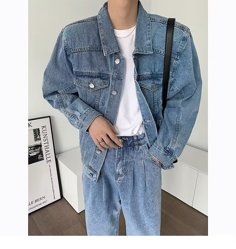 Men’s Light Blue Short Denim Jacket – Classic Straight Shoulder Fit, Washed Vintage Style for Fall Streetwear Look