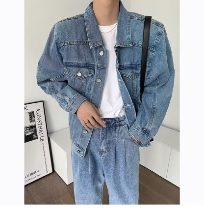 Men’s Light Blue Short Denim Jacket – Classic Straight Shoulder Fit, Washed Vintage Style for Fall Streetwear Look